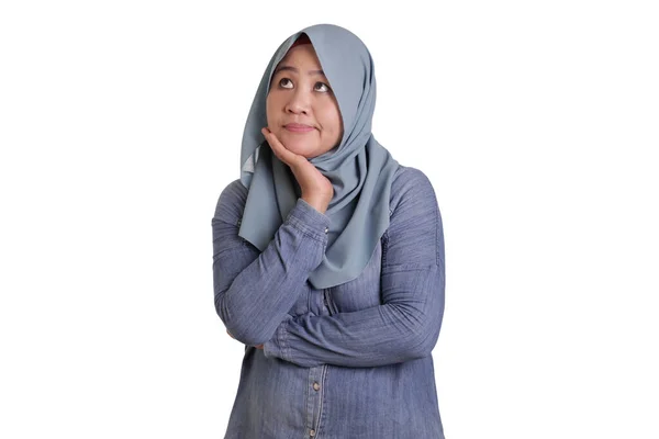 Porträt Einer Asiatischen Muslimin Hidschab Mit Verärgerter Enttäuschter Miene Isoliert — Stockfoto