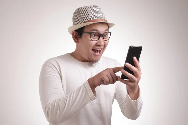 Attractive Young Asian Man Reading Texting Chatting His Phone Smiling — Stock Photo, Image