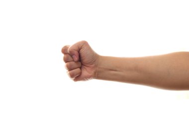 Yumruk, el yumruğu, yan görüş, yatay el beyaza çarpıyor.