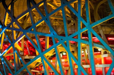 Pekin, Çin, Ağustos 2018, renklerde ışıklı Pekin Ulusal Stadyumu