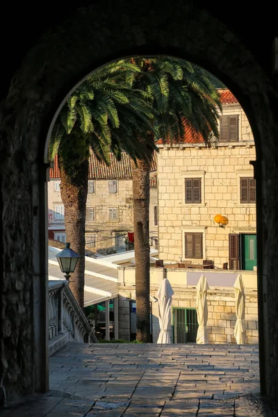 Vista Através Kopnena Vrata Land Gate Cidade Velha Korcula Croácia — Fotografia de Stock