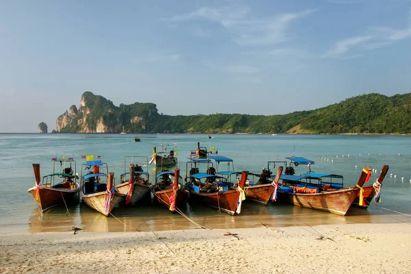 Longtail Boats Anchored Loh Dalum Beach Phi Phi Don Island — Stock Photo, Image