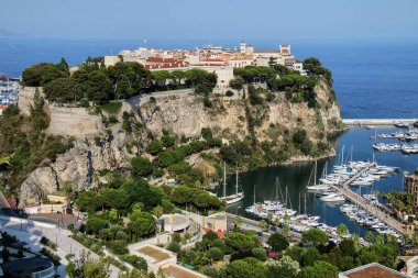 Monaco Monaco şehir ve tekne marina manzarası. Monaco şehir Monaco dört geleneksel dörtte biridir.