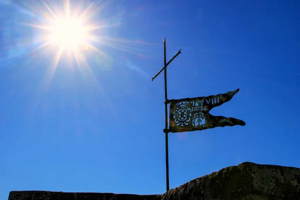 Metal Flag Top Montalcino Fortress Tower Blue Sky Sunburst Val — Stock Photo, Image