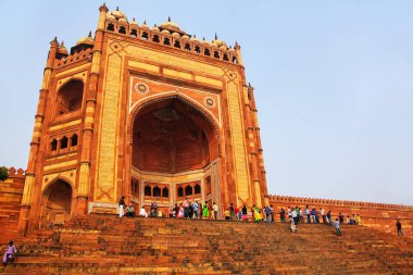 Fatehpur Sikri, Hindistan-Ocak 30: Buland Jama Mescidi için 30 Ocak 2011 Fatehpur Sikri, Hindistan önde gelen Darwasa (zafer kapısı). Bu dünyada en yüksek ağ geçididir