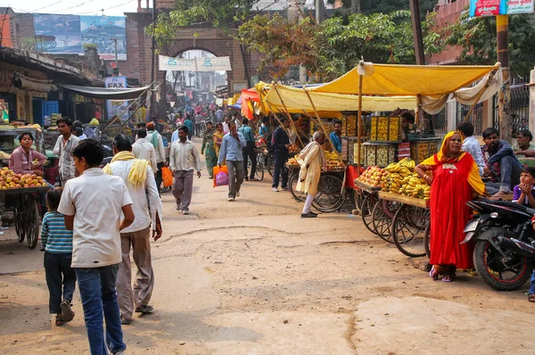 ファテープル シークリー インド 正体不明の人々 2014 日ファテープル シークリー インドでのストリート マーケットを歩く ムガル皇帝アクバルによって — ストック写真