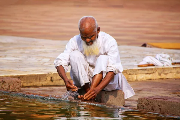 Fatehpur Sikri Indien November Ein Unbekannter Mann Wäscht November 2014 — Stockfoto