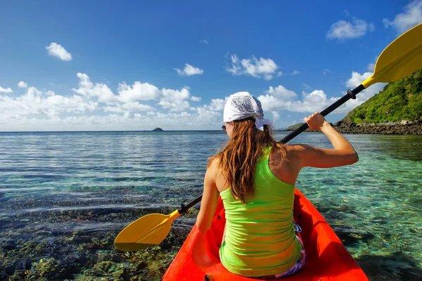 Young Woman Kayaking Drawaqa Island Yasawas Fiji Yasawa Group Consists — Stock Photo, Image