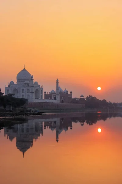 Taj Mahal Hindistan Agra Şehrinde Gün Batımında Yamuna Nehri Yansıdı — Stok fotoğraf