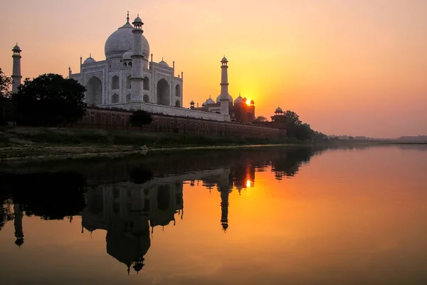 Taj Mahal Spiegelt Sich Yamuna Fluss Bei Sonnenuntergang Agra Indien — Stockfoto