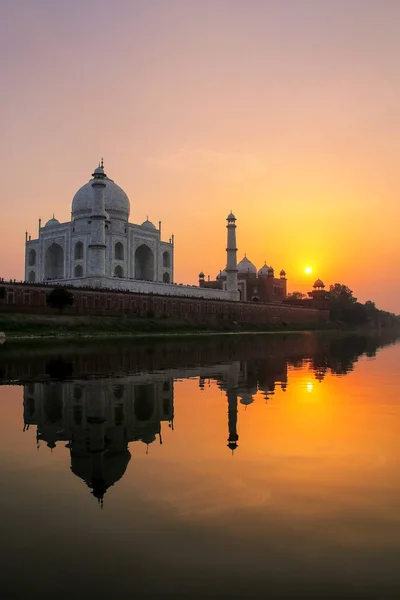 Taj Mahal Hindistan Agra Şehrinde Gün Batımında Yamuna Nehri Yansıdı — Stok fotoğraf