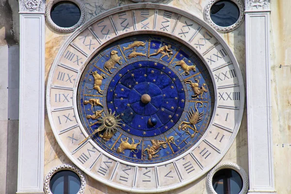 Detalj Klocktornet Piazza San Marco Venedig Italien Klockan Ritades Zuan — Stockfoto