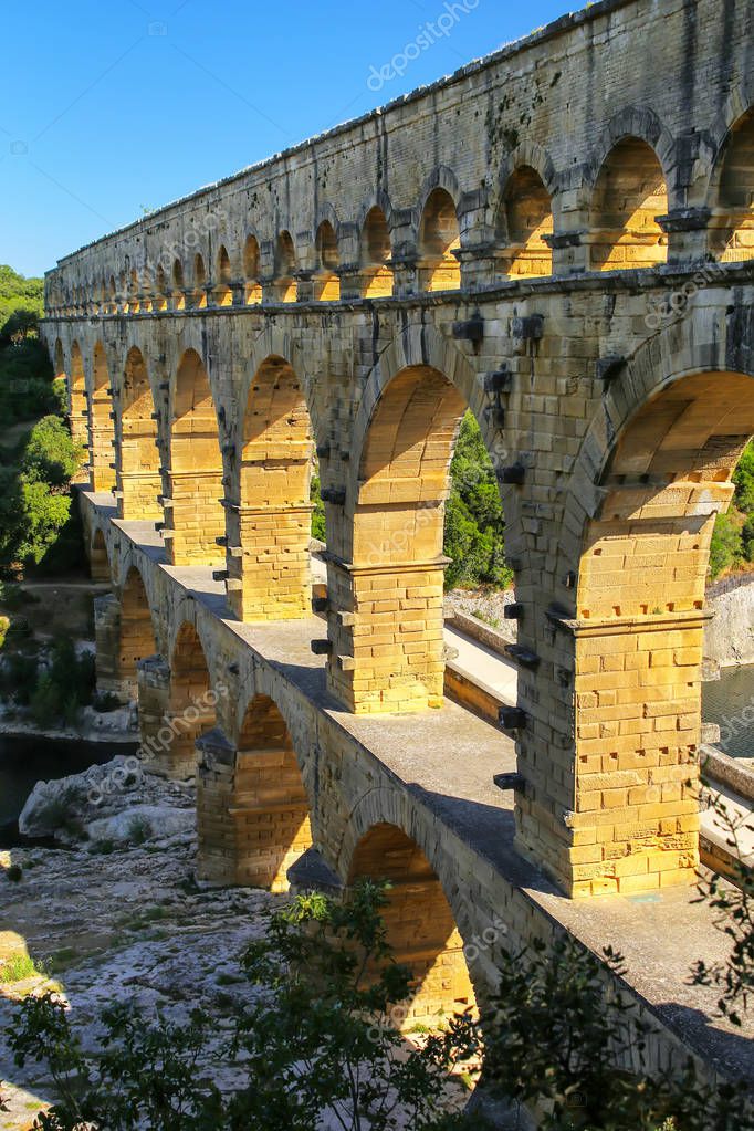 Acueducto Pont du Gard en el sur de Francia. Es el más alto de todos los acueductos romanos