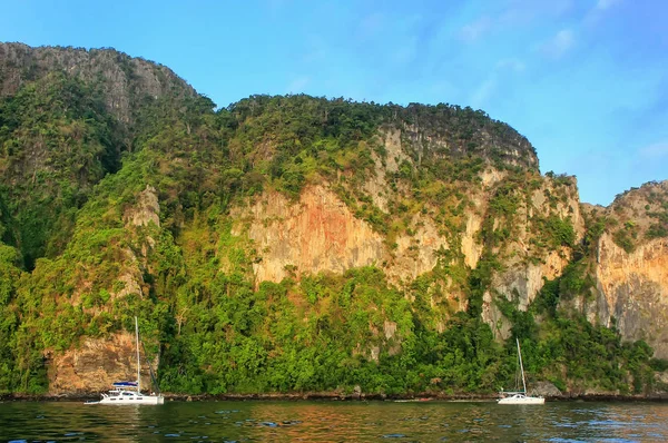 Baie Loh Dalum Entourée Formations Calcaires Sur Île Phi Phi — Photo