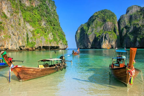 Bateaux Queue Longue Ancrés Maya Bay Sur Île Phi Phi — Photo