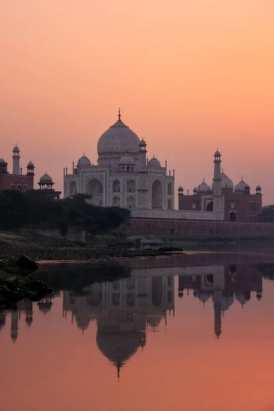 Taj Mahal Reflejado Río Yamuna Atardecer Agra India Fue Comisionado —  Fotos de Stock