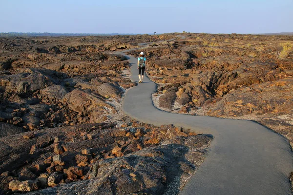 Woman Walking Trail Cave Area Craters Moon National Monument Idaho — Stock Photo, Image