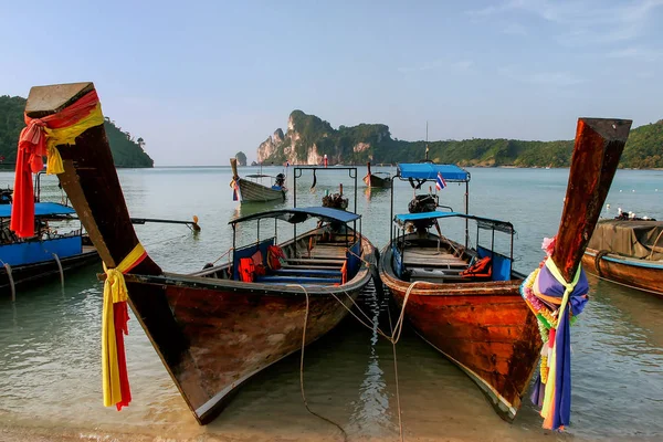 Longtail Boats Anchored Loh Dalum Beach Phi Phi Don Island — Stock Photo, Image