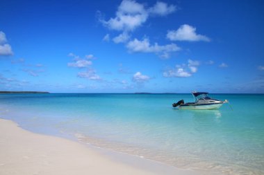 Ouvea lagünü, Mouli ve Ouvea Isla kıyısındaFayaoue plaj