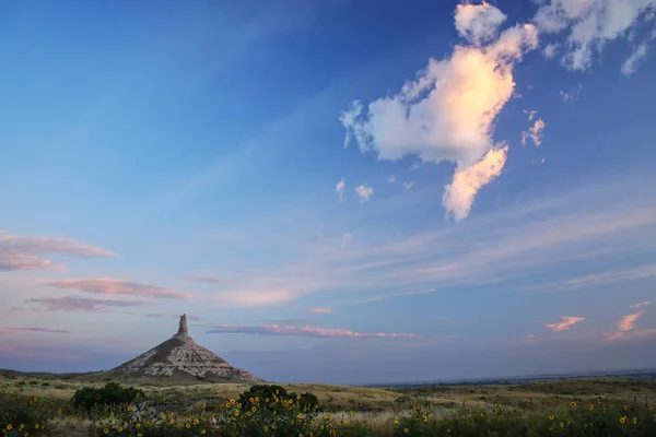 Национальный исторический памятник Чимни-Рок ранним утром, Западный Не — стоковое фото