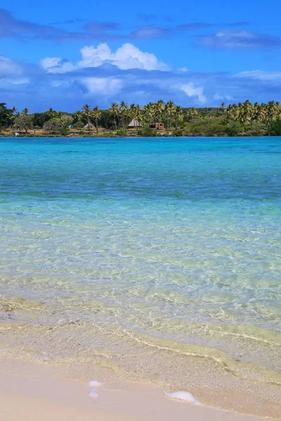 Widok na wyspę Faiava z Ouvea, Wyspy lojalnościowe, New Caledoni — Zdjęcie stockowe