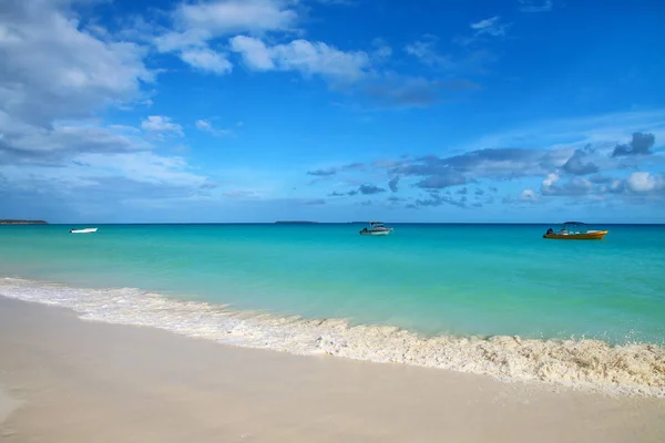 Fayaoue Beach vid kusten i Ouvea Lagoon, Mouli och Ouvea Isla — Stockfoto