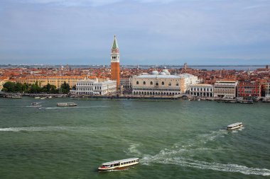 Campanile, Palazzo Ducale ve Bibl ile Piazza San Marco görünümü