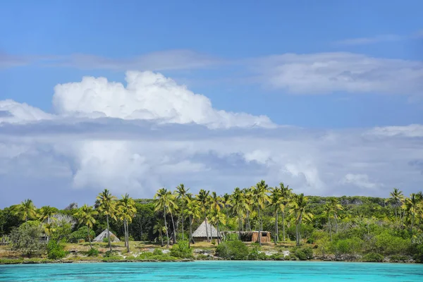 Utsikt över ön Faiava från Ouvea, lojalitets öarna, New Caledoni — Stockfoto