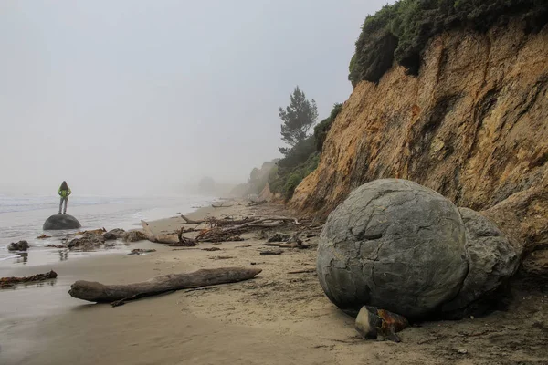 Playa de Koekohe con rocas Moeraki, Otago, Isla Sur, Nueva Ze —  Fotos de Stock