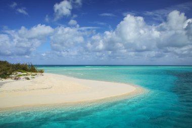 Ouvea ve Mouli Adaları arasındaki kanal Ouvea Lagoo 'ya akıyor.