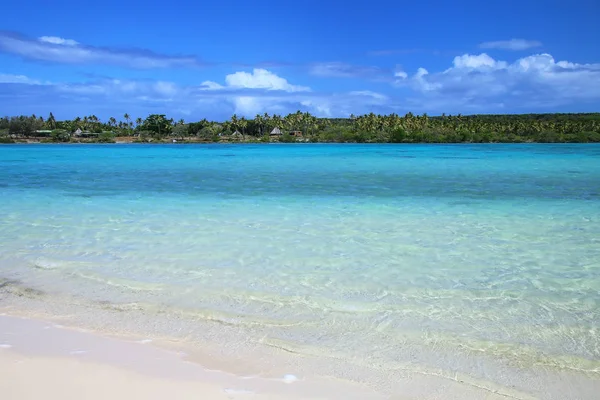 Widok na wyspę Faiava z Ouvea, Wyspy lojalnościowe, New Caledoni — Zdjęcie stockowe