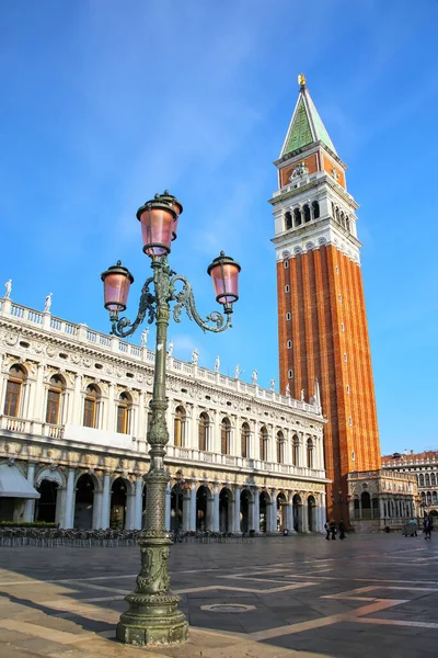 Piazzetta San Marco Dzwonnicą Marka Biblioteką Wenecji Włochy Campanile Jest — Zdjęcie stockowe
