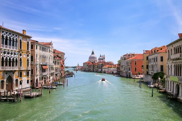 Kilátás Grand Canal Basilica Santa Maria Della Salute Velencében Olaszországban — Stock Fotó