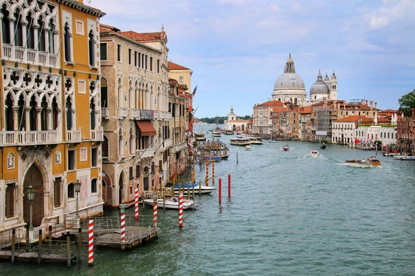 Kilátás Grand Canal Basilica Santa Maria Della Salute Velencében Olaszországban — Stock Fotó