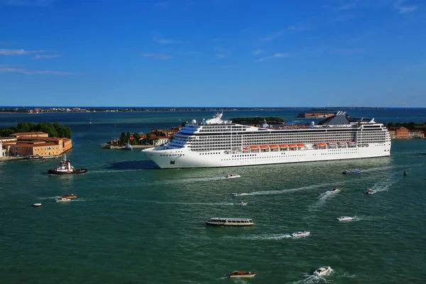 Cruiseschip Vaart Door Het San Marco Kanaal Venetië Italië Venetië — Stockfoto