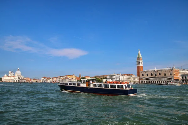 Vaporetto Water Bus Going Front Piazza San Marco Venice Italy — Stock Photo, Image