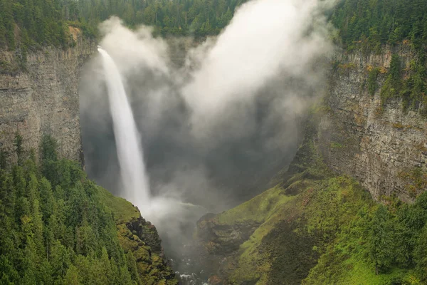 Helmcken Falls Con Nebbia Wells Gray Provincial Park British Columbia — Foto Stock