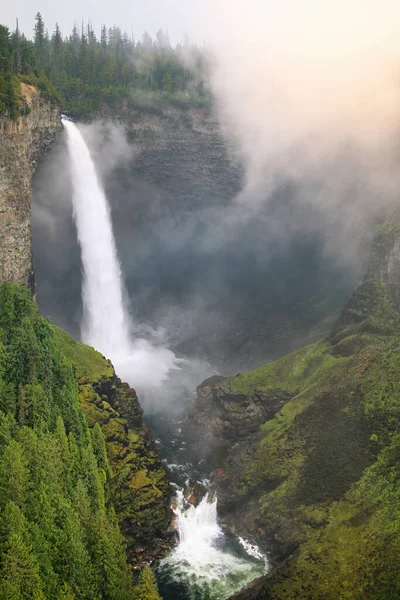 Helmcken Falls Com Nevoeiro Wells Gray Provincial Park British Columbia — Fotografia de Stock