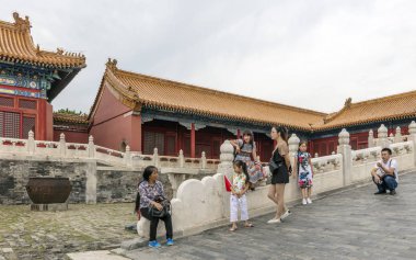 Pekin, Çin - 29 Temmuz 2017: insanlar Yasak Şehir 'i ziyaret etti, Çin İmparatorluk Sarayı' ydı Ming Hanedanı 'ndan Qing Hanedanı' nın sonuna kadar. Tiananmen Meydanı 'nda..