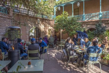 Marakeş, Fas - 5 Haziran 2013: Majorelle Garden, Fas 'ın Marakeş şehrinde bir botanik bahçesi.. 