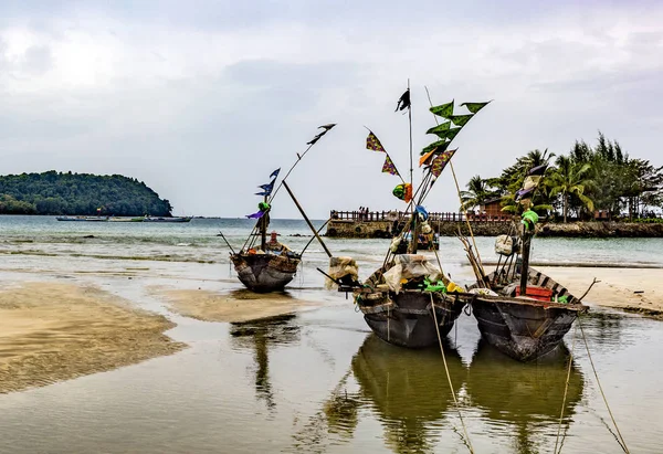 Fischerboot Bei Sonnenuntergang Thandwe Ngapali Strand Myanmar — Stockfoto