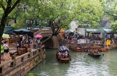 Suzhou, Çin -5 Ağustos 2017: Tongli, Çin 'in (Asya' nın Venedik 'i) su kenti Çin' de popüler ve güzel bir şehirdir..,