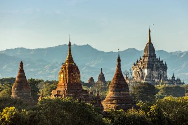 Bagan, Myanmar 'da renkli sabah ışıkları