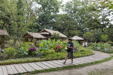Suzhou, Çin - 5 Ağustos 2017: Jiangsu mütevazı yönetimin bahçesi ve kanalı ile ünlüdür, Suzhou. Unesco Dünya Mirası 'nın bir parçasıdır..