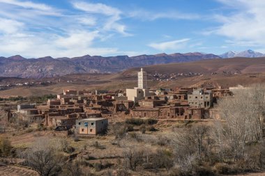 Fas 'ın Atla Dağı' ndaki Dades Gorges bölgesinde küçük bir kasaba.