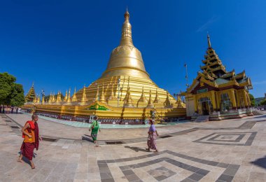 Bago, Myanmar - 26 Aralık 2016 - Shwemawdaw Pagoda. Genellikle Altın Tanrı Tapınağı olarak adlandırılır..