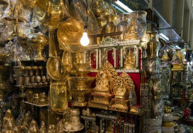 AMARAPURA, MANDALAY, MYANMAR - 28 Aralık 2016: Amarapura 'da Buda üretim fabrikası.