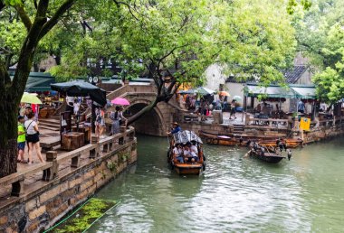 Suzhou, Çin -5 Ağustos 2017: Tongli, Çin 'in (Asya' nın Venedik 'i) su kenti Çin' de popüler ve güzel bir şehirdir..