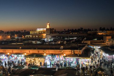 Jemaa el Fna Meydanı, Marakeş 'in merkezindeki ana pazar meydanı..