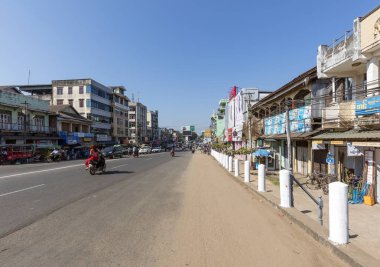 BAGO, MYANMAR - 25 Aralık 2017, Bago şehir merkezi, daha önce Hanthawaddy olarak bilinen Burma 'nın Bago Bölgesi' nin başkenti. Yangon 'un 50 mil (80 km) kuzeydoğusunda yer almaktadır..
